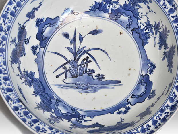 所載品 古伊万里（藍柿右衛門様式）草花文大鉢 江戸時代中期 | 古美術