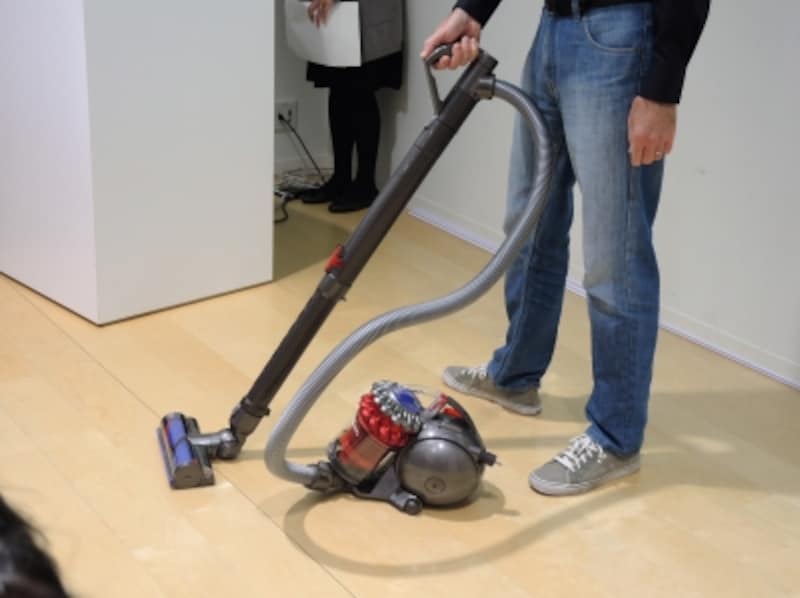 8年ぶりのアップライト型も、ダイソン2つの最新掃除機 [生活家電