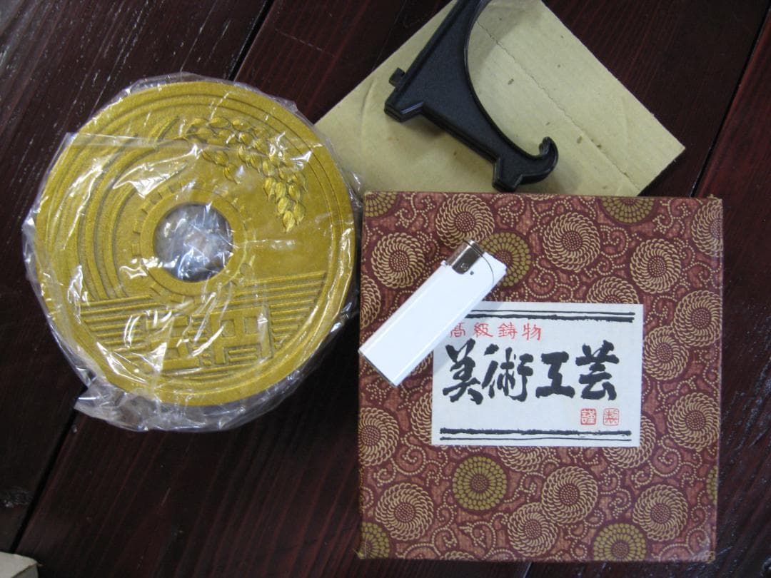 5円玉の形をした美術工芸品　　金属製円形置物・灰皿 金属製円形灰皿5個セット - メルカリ